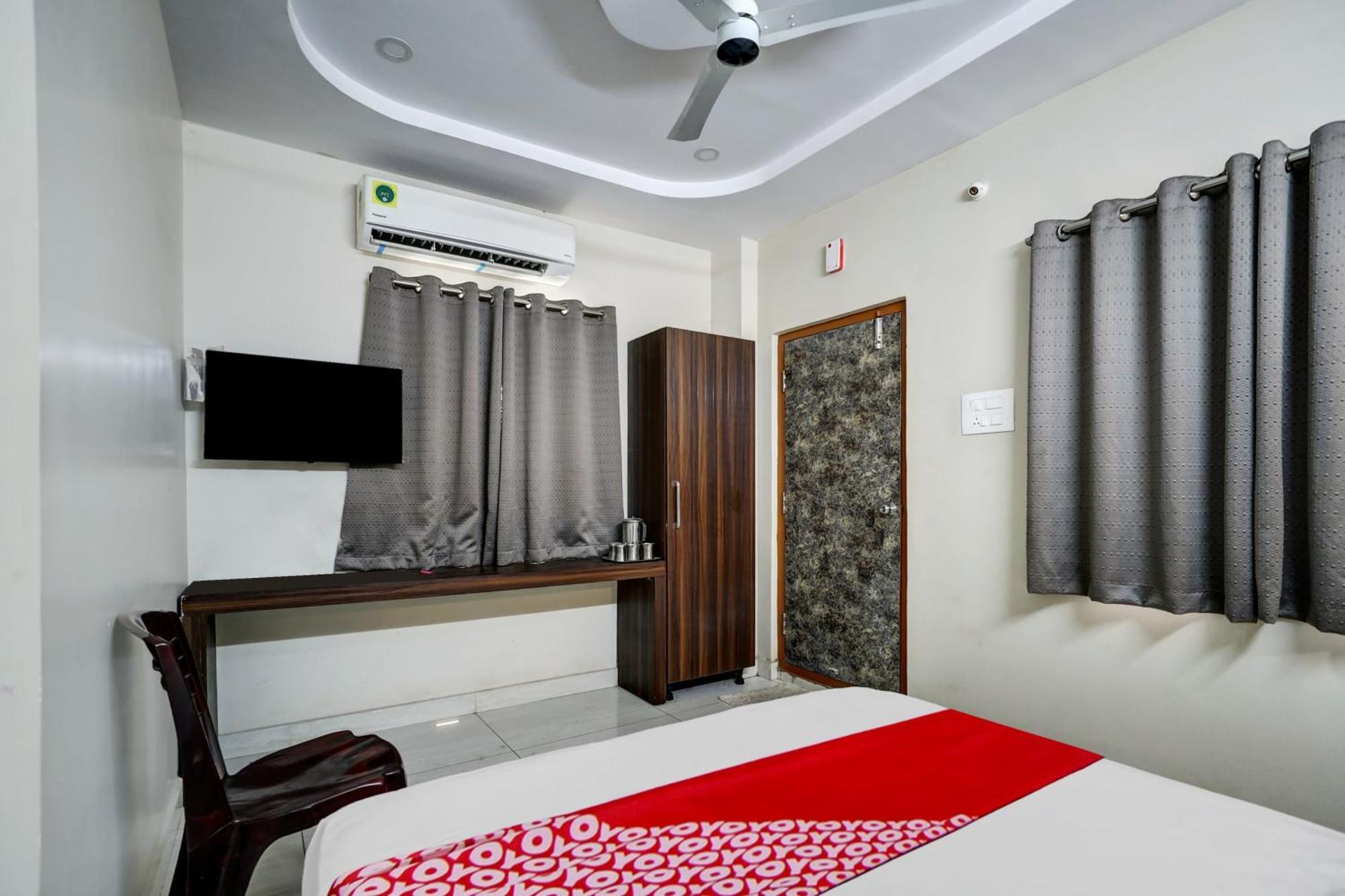 Hotel O Vara Residency Rājahmundry Exterior foto