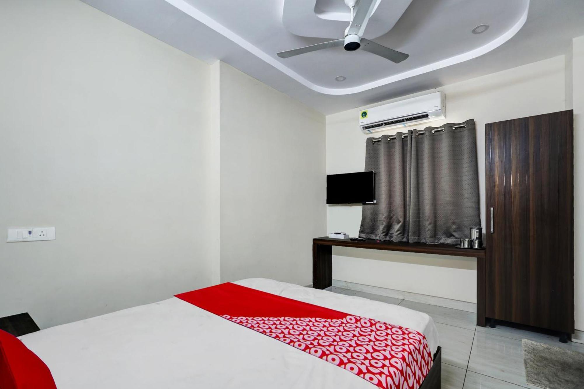 Hotel O Vara Residency Rājahmundry Exterior foto